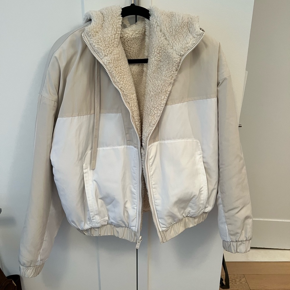 Alo Yoga Duality reversible Sherpa jacket bone/ white Sz S